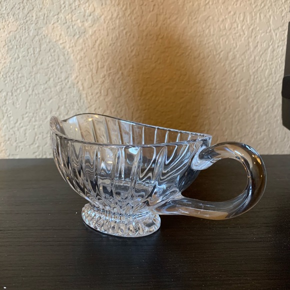 Beautiful crystal gravy / sauce dish - Picture 4 of 8